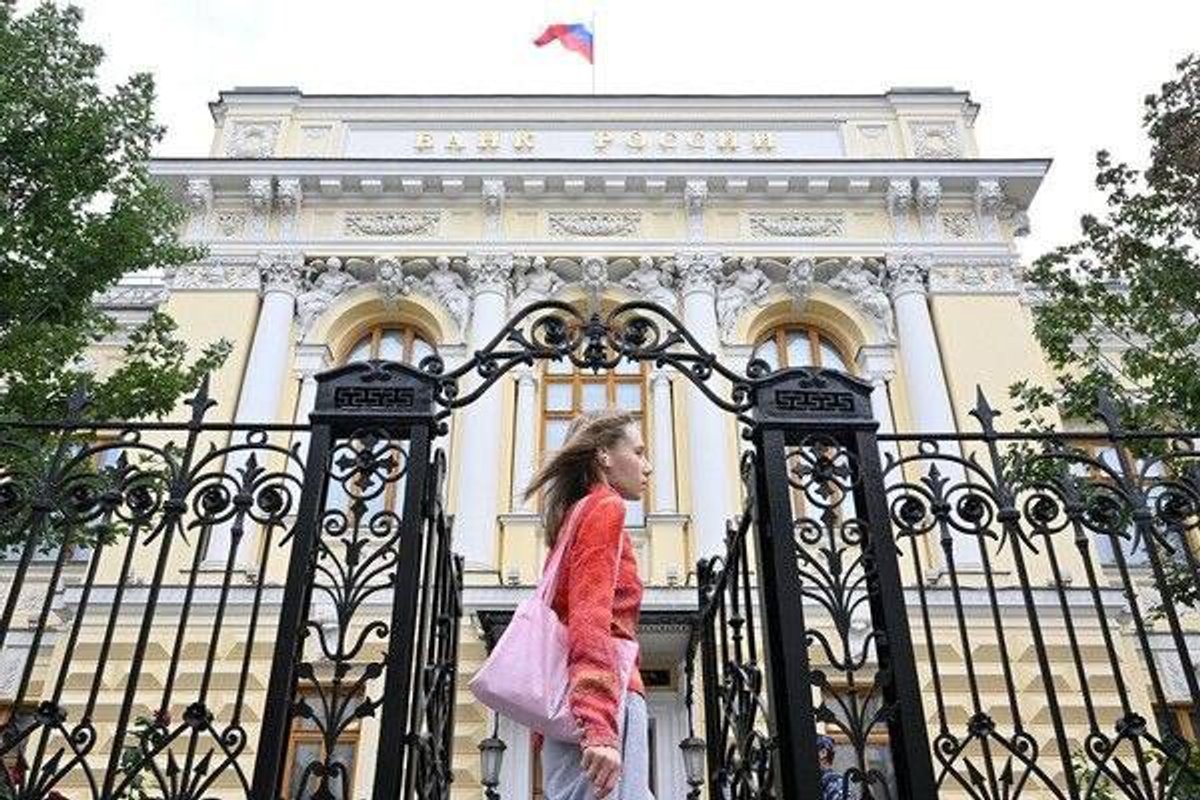 Российским банкам разрешат блокировать переводы при обнаружении вредоносного ПО на устройствах клиентов Центробанк РФ наделит кредитные организации правом приостанавливать транзак…