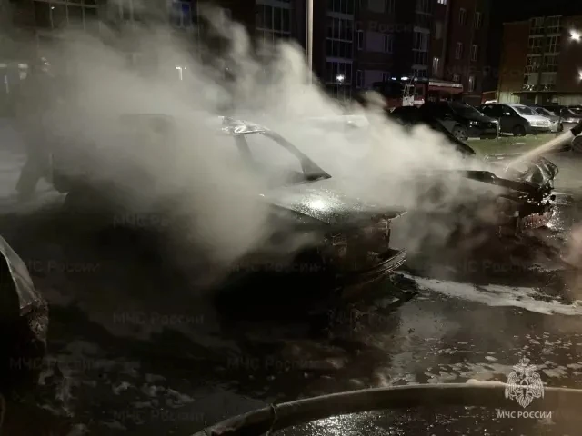🚔 В Ярославле мужчина из мести за друга сжёг машину его бывшей девушки Инцидент произошёл в ноябре 2024 года: выпивая с приятелем, мужчина решил отомстить его бывшей