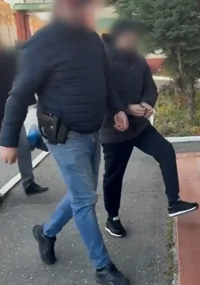 В Ярославле и ряде других городов задержаны пятеро фигурантов уголовного дела о похищении человека и разбое в особо крупном размере Преступления были совершены в Ивановской област…