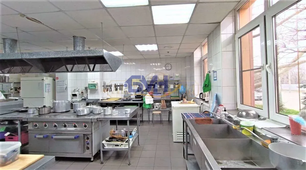 Продам помещение свободного назначения 879 м.кв.