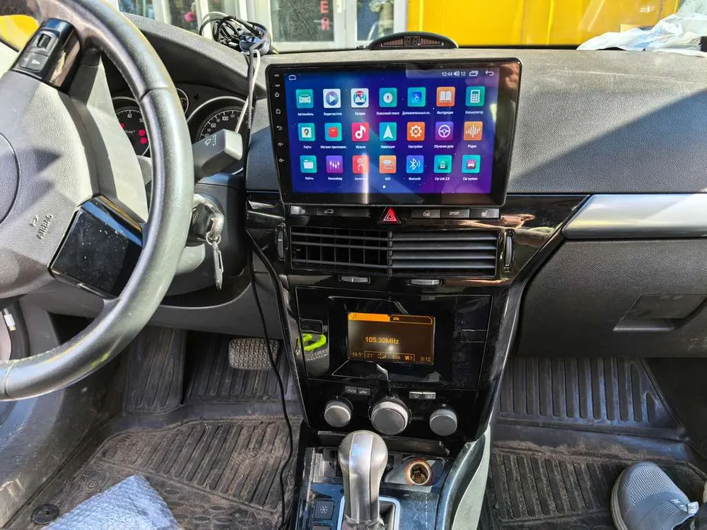 Установка магнитолы в Opel Astra H 2008 года